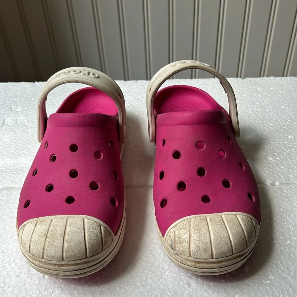 𝅺Crocs kids slip in sandal w/ back strap rubber shoe size 2 pink white